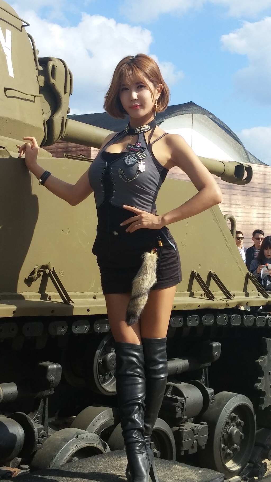 South Korea's top showgirl Xu Yunmei Busan tank world 1